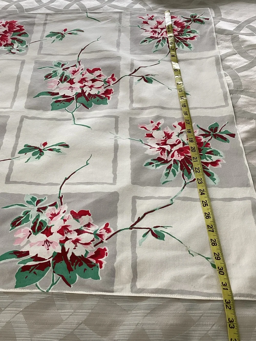 Vintage Floral Red & Green Table Square